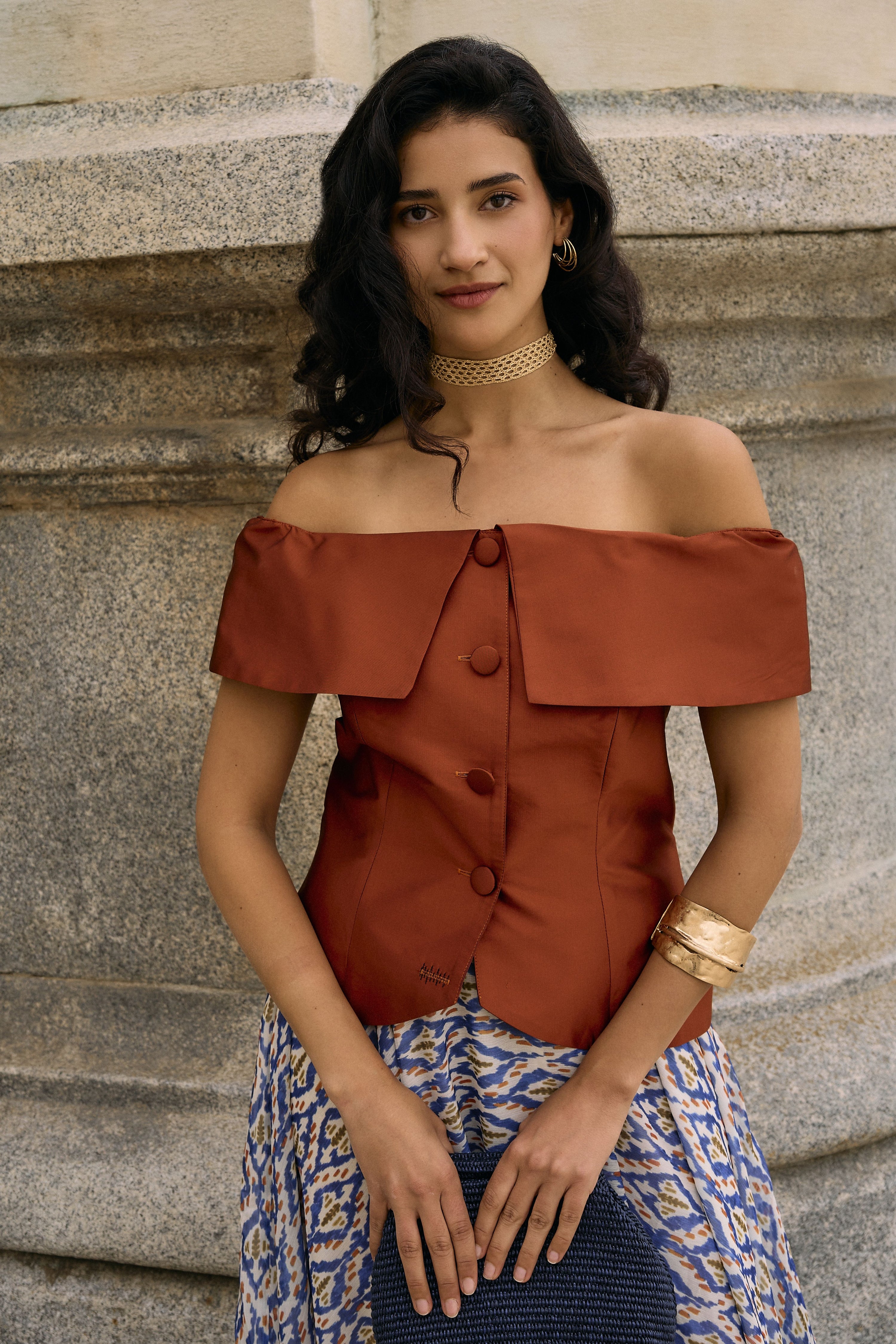 Top teja invitada escote Bardot elegante | García de la Serrana